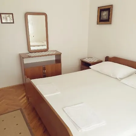 Apartment Ana *